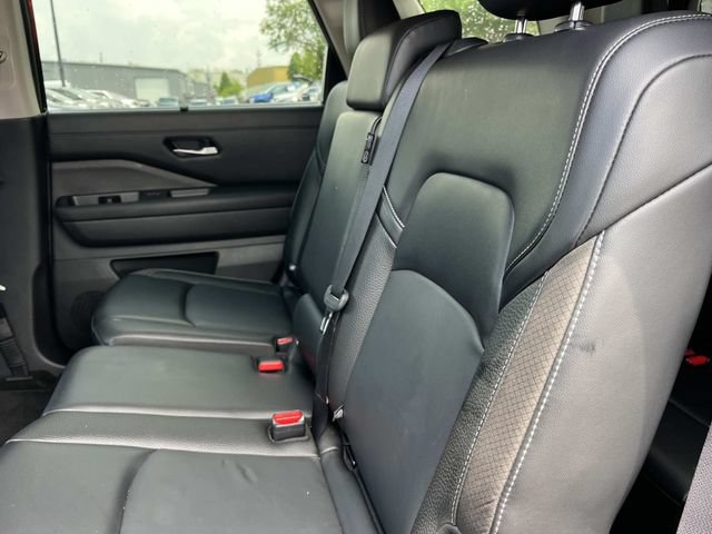 Used 2024 Nissan Pathfinder SL FWD image 25