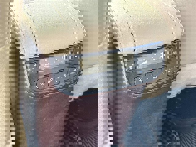 Used 2020 Toyota Highlander Platinum image 18