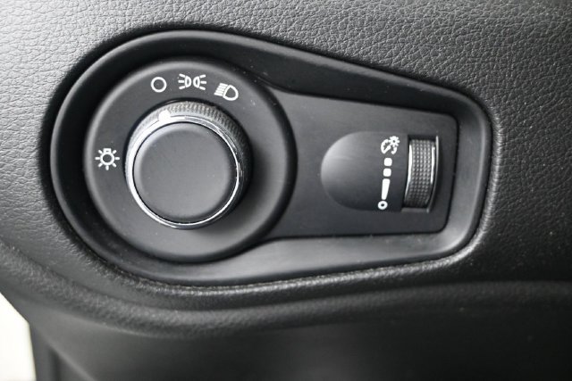Used 2023 Jeep Renegade Latitude AWD/4WD image 8