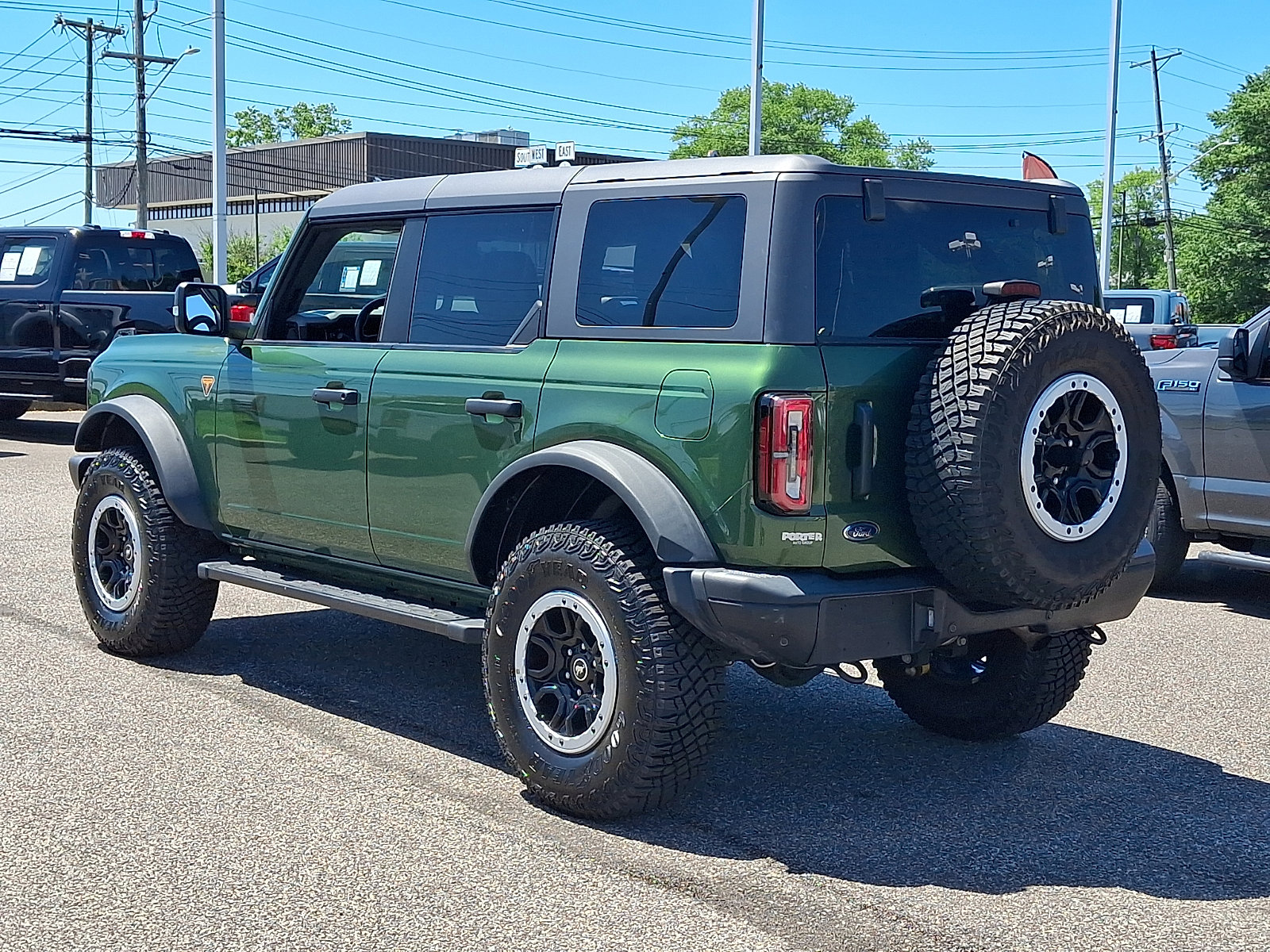 Certified 2023 Ford Bronco Badlands w/ Sasquatch Package AWD/4WD image 7
