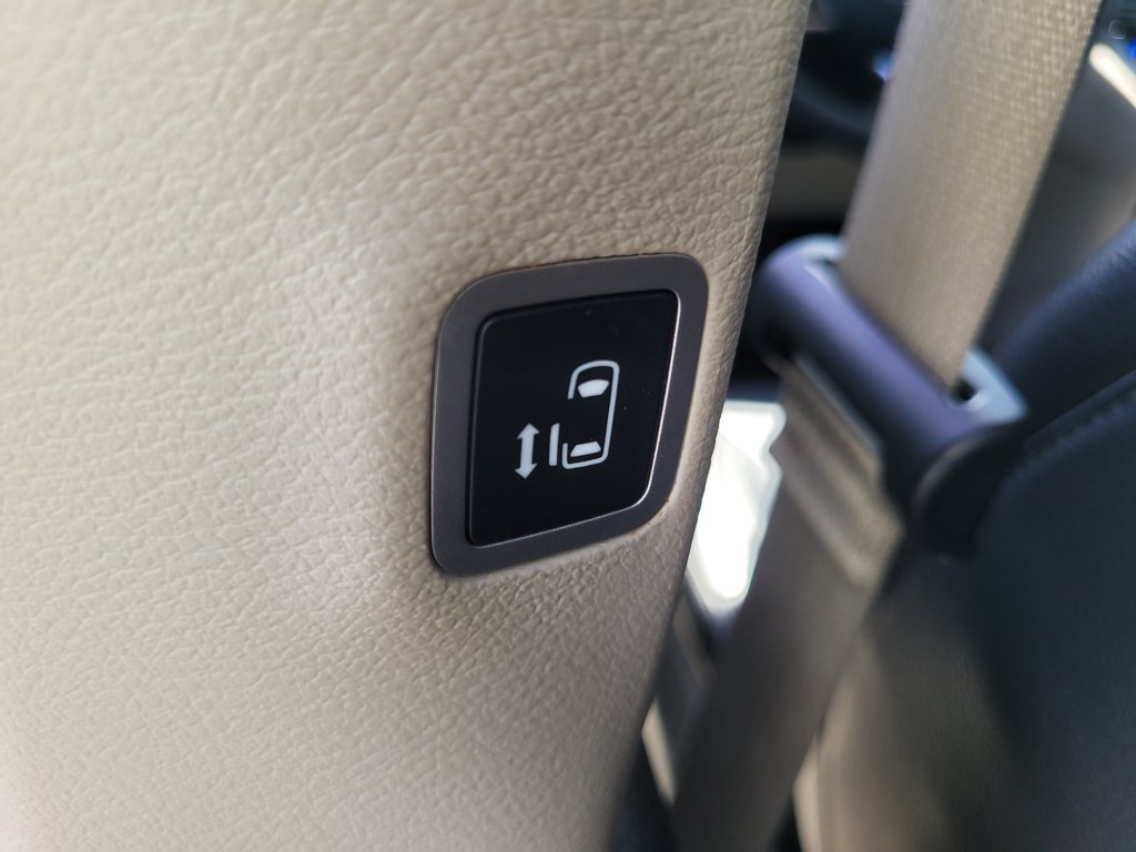 Used 2022 Chrysler Pacifica Touring-L w/ Uconnect Theater Family Group FWD image 12