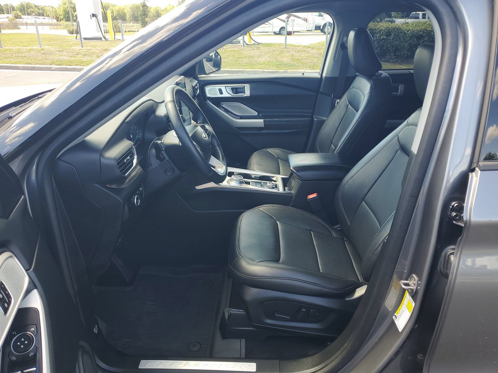 Certified 2023 Ford Explorer Limited w/ Limited Technology Package AWD/4WD image 19