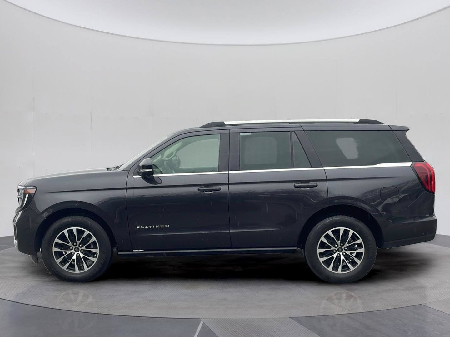 Certified 2025 Ford Expedition Platinum AWD/4WD image 2