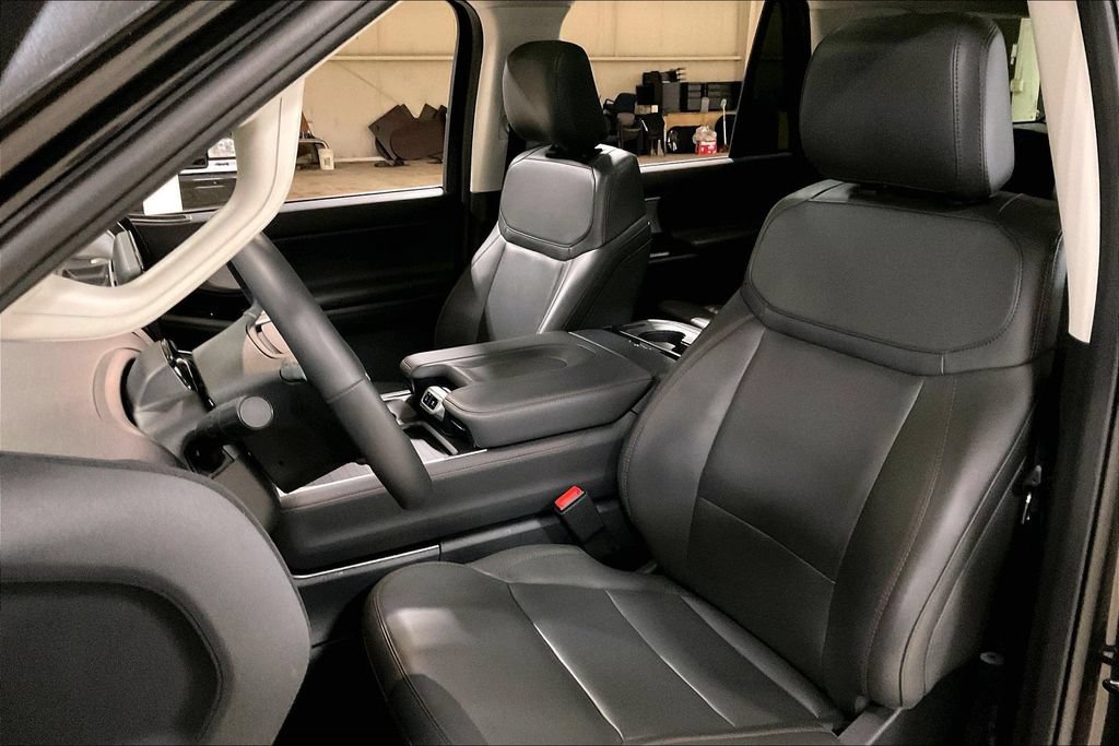 Certified 2025 Ford Expedition Active AWD/4WD image 24