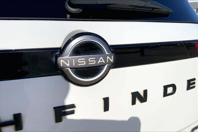 Used 2023 Nissan Pathfinder SL w/ Lighting Package (N92) image 30