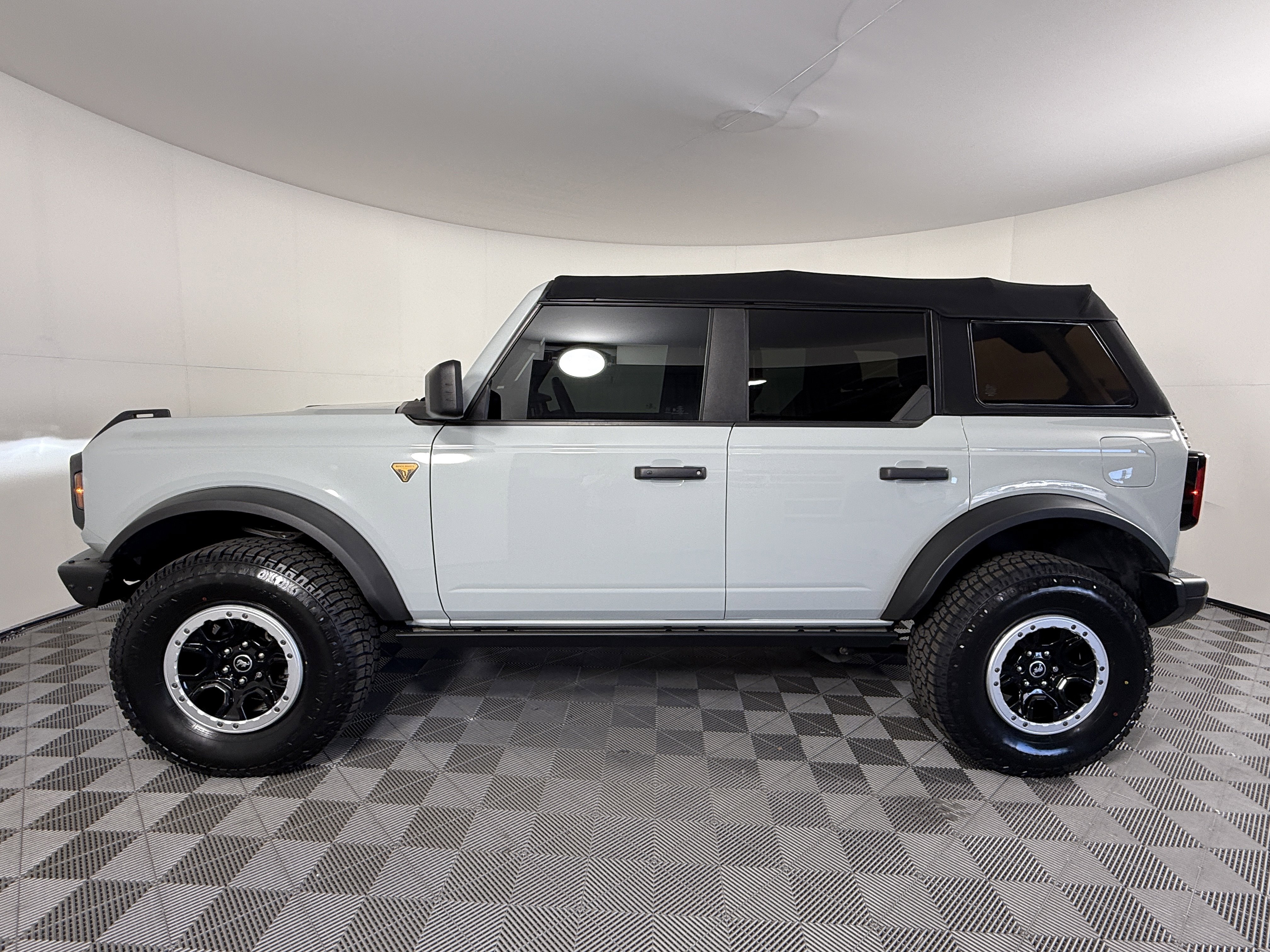 Certified 2022 Ford Bronco Badlands w/ Sasquatch Package AWD/4WD image 5