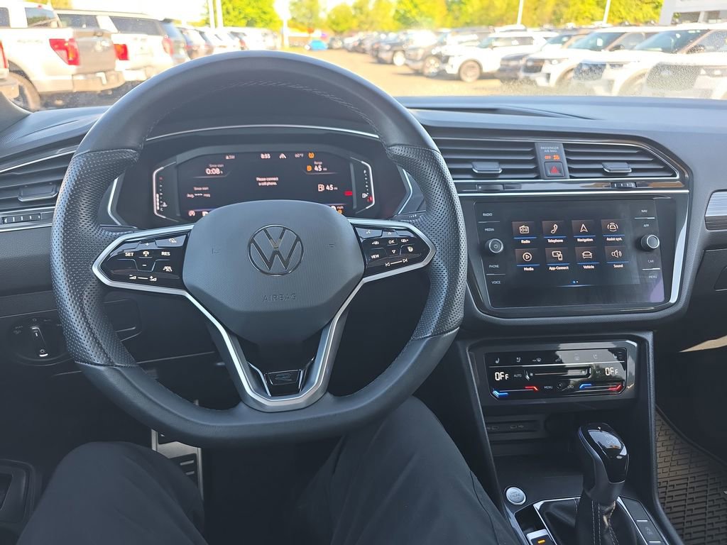 Used 2022 Volkswagen Tiguan SEL R-Line AWD/4WD image 22