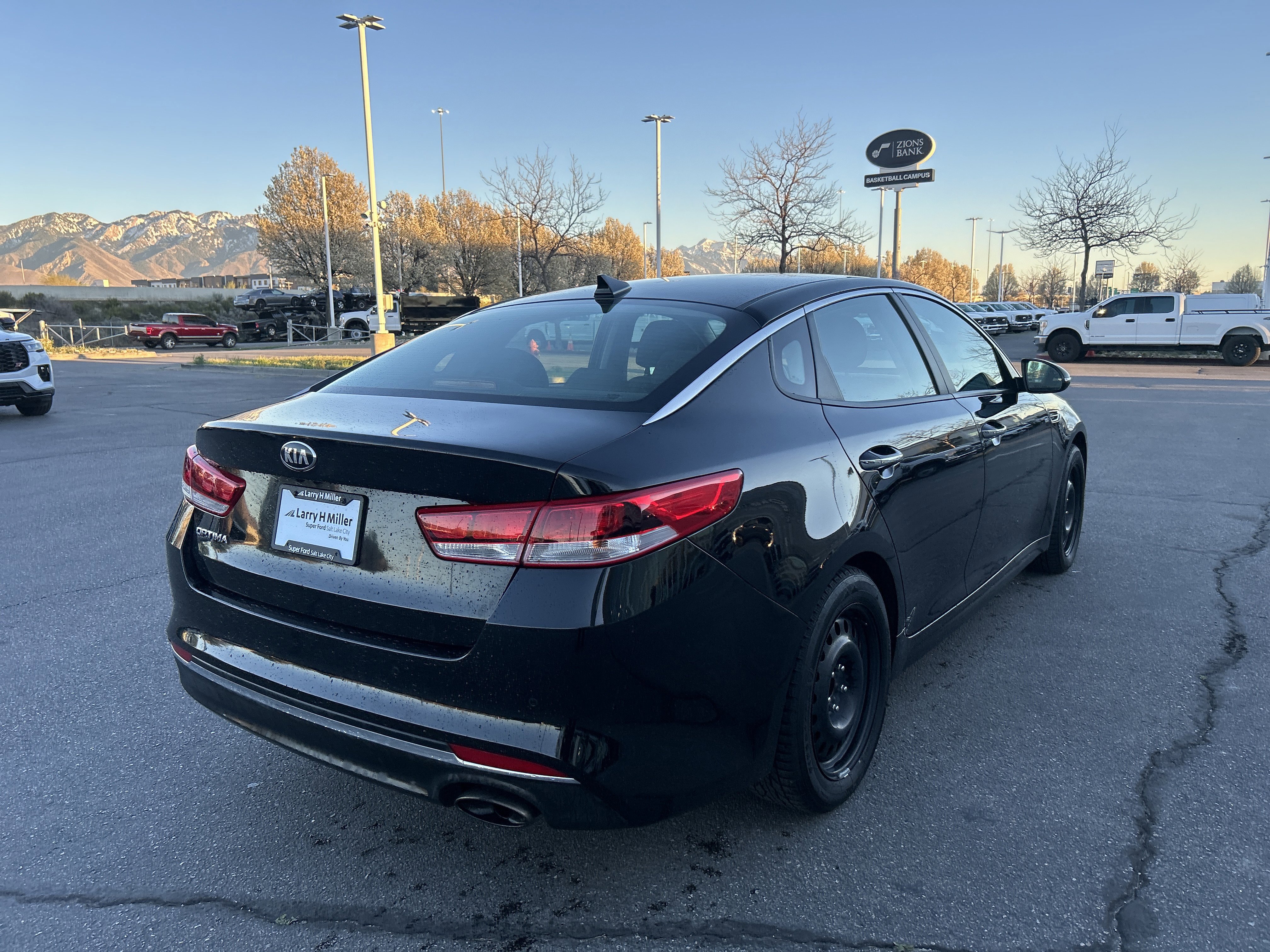 Used 2018 Kia Optima LX w/ 17" Alloy Wheels Package image 5