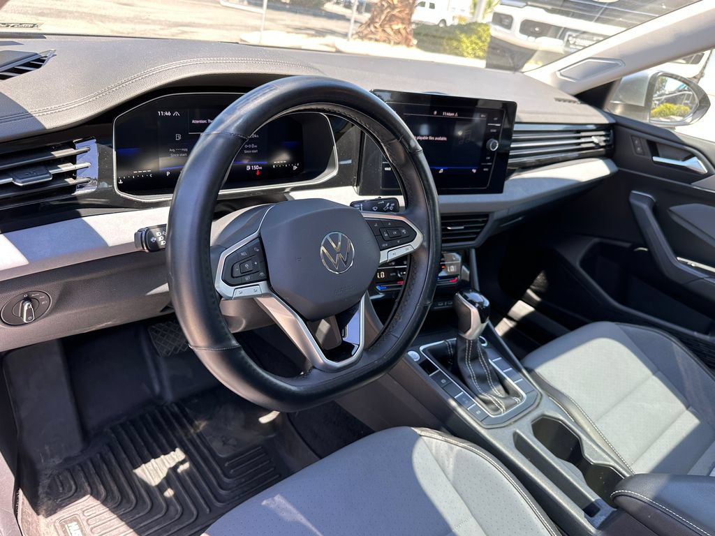 Used 2025 Volkswagen Jetta SE w/ Sunroof Package FWD image 24
