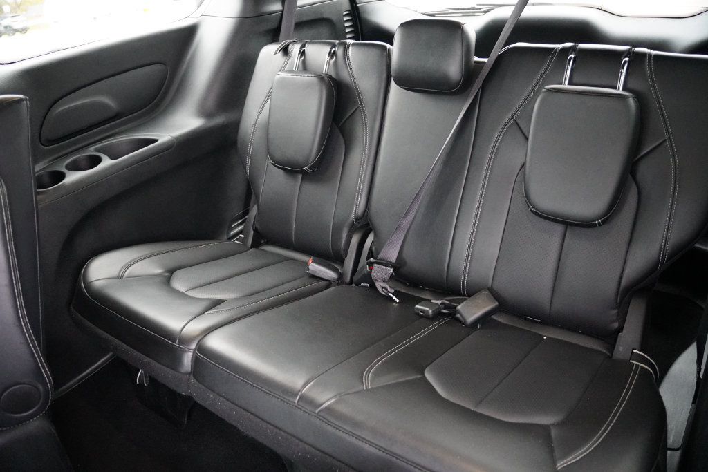 Used 2024 Chrysler Pacifica Limited FWD image 19