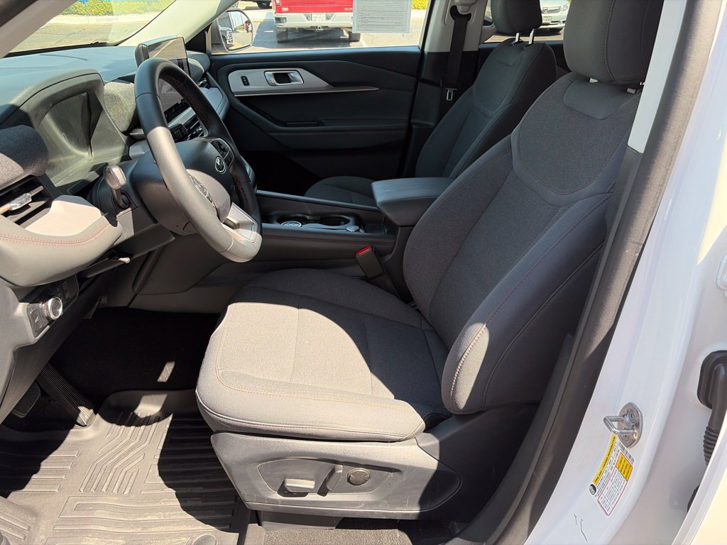 Certified 2025 Ford Explorer Active RWD image 24