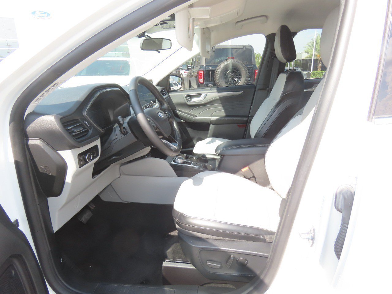 Certified 2025 Ford Escape SE FWD image 26