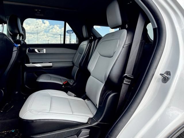 Certified 2021 Ford Explorer XLT w/ Equipment Group 202A RWD image 7