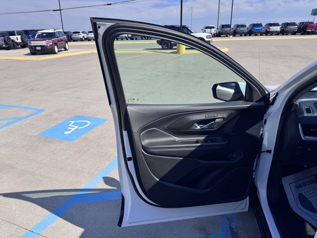 Used 2023 GMC Terrain SLT image 7