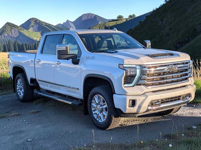 Used 2024 Chevrolet Silverado 2500 High Country w/ High Country Premium Package AWD/4WD image 8