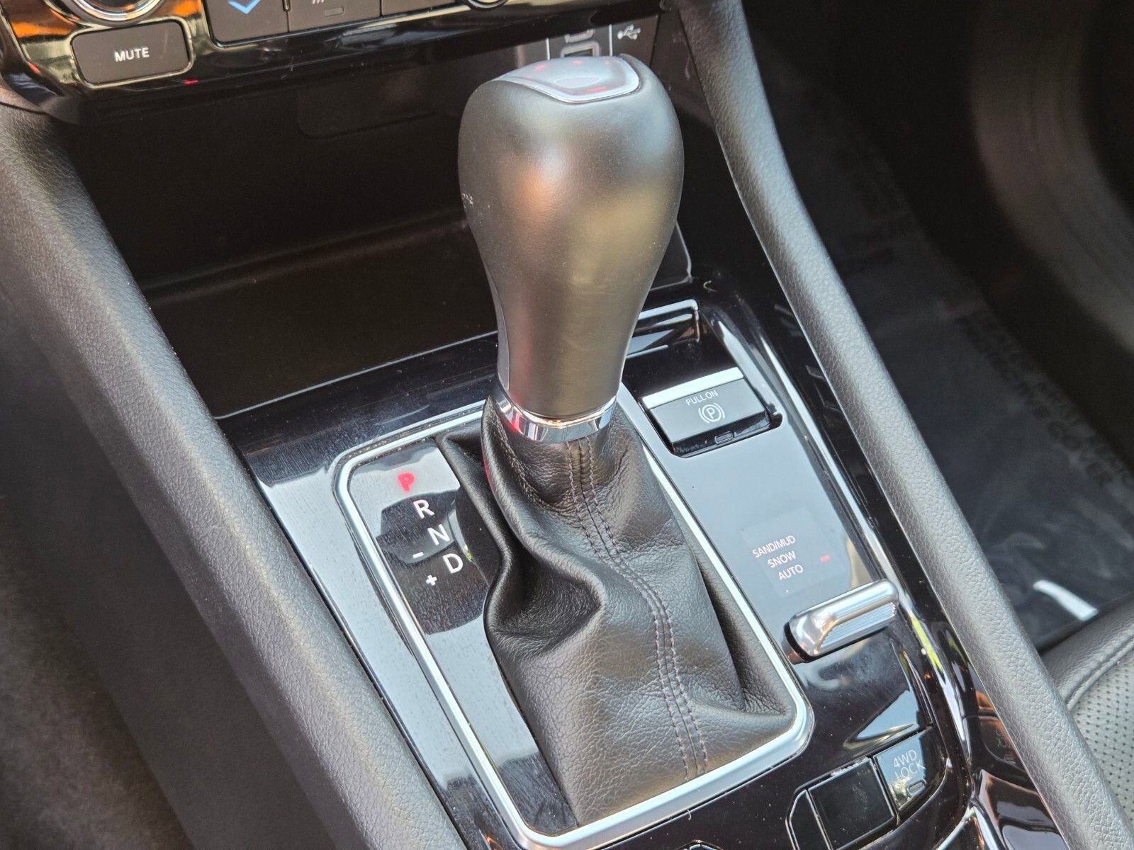 Used 2025 Jeep Compass Limited w/ Elite Group image 23