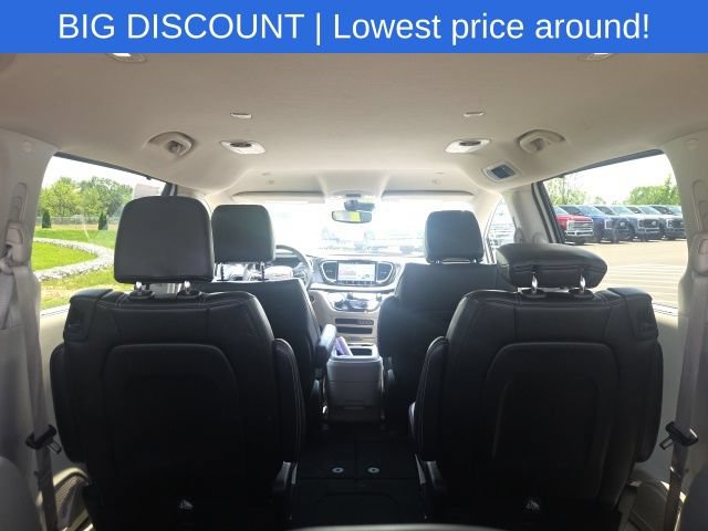 Used 2023 Chrysler Pacifica Touring-L FWD image 14