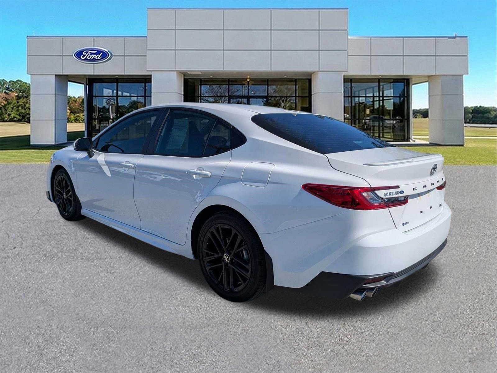 Used 2026 Toyota Camry SE FWD image 4