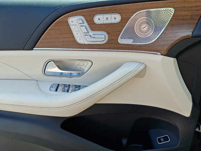 Used 2021 Mercedes-Benz GLS 450 4MATIC image 12