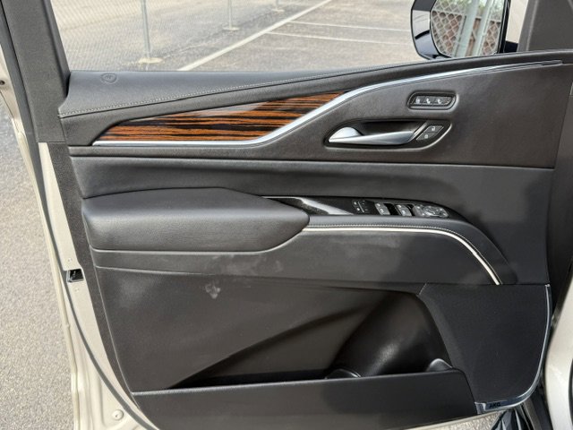 Used 2024 Cadillac Escalade Premium Luxury image 10