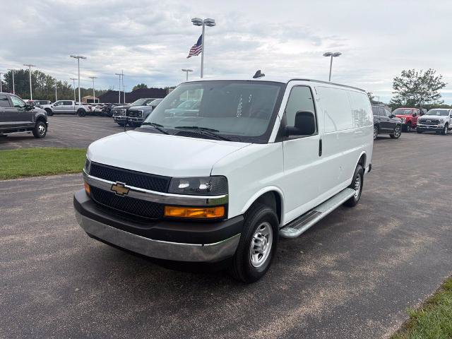 Used 2025 Chevrolet Express 2500 w/ Driver Convenience Package RWD image 4
