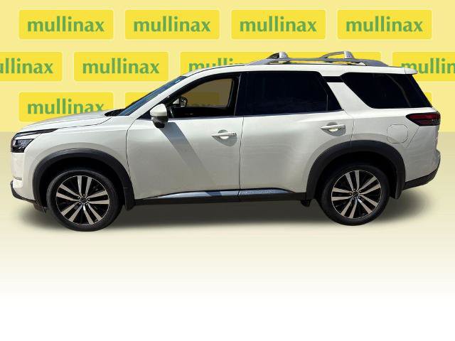 Used 2024 Nissan Pathfinder Platinum w/ Black Appearance Package FWD image 11