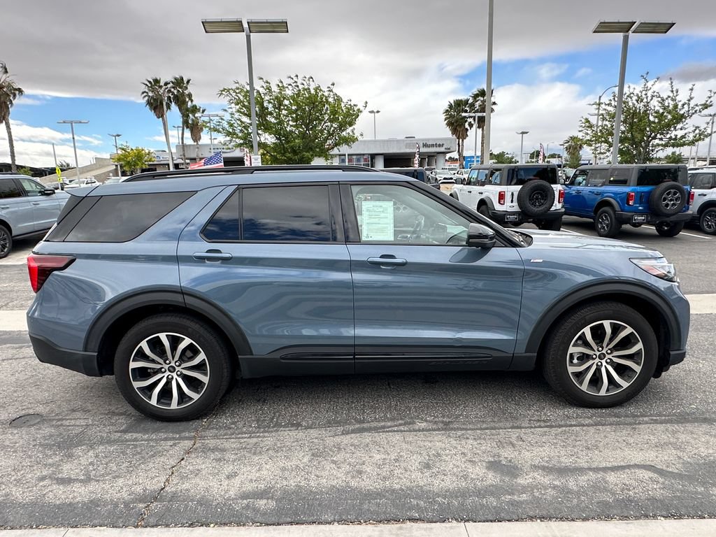 Certified 2025 Ford Explorer ST-Line w/ Premium Package RWD image 9