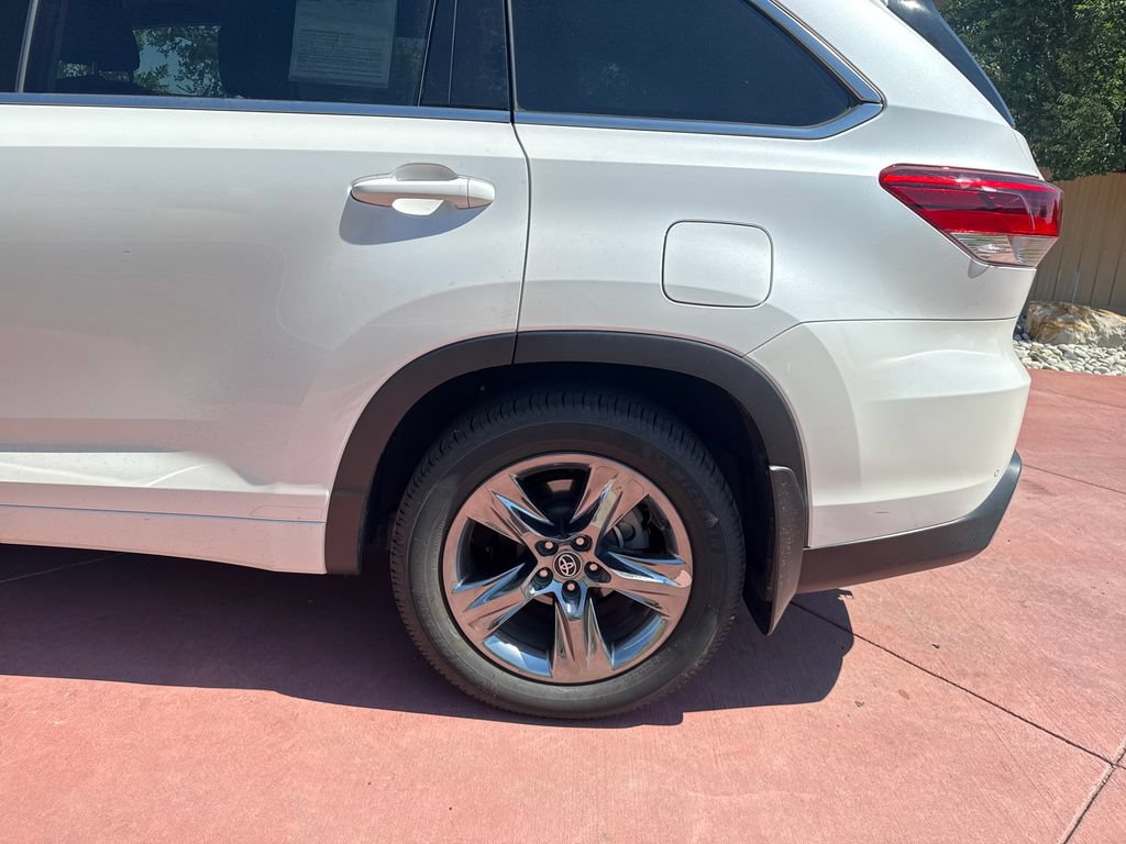 Used 2019 Toyota Highlander Limited Platinum AWD/4WD image 38