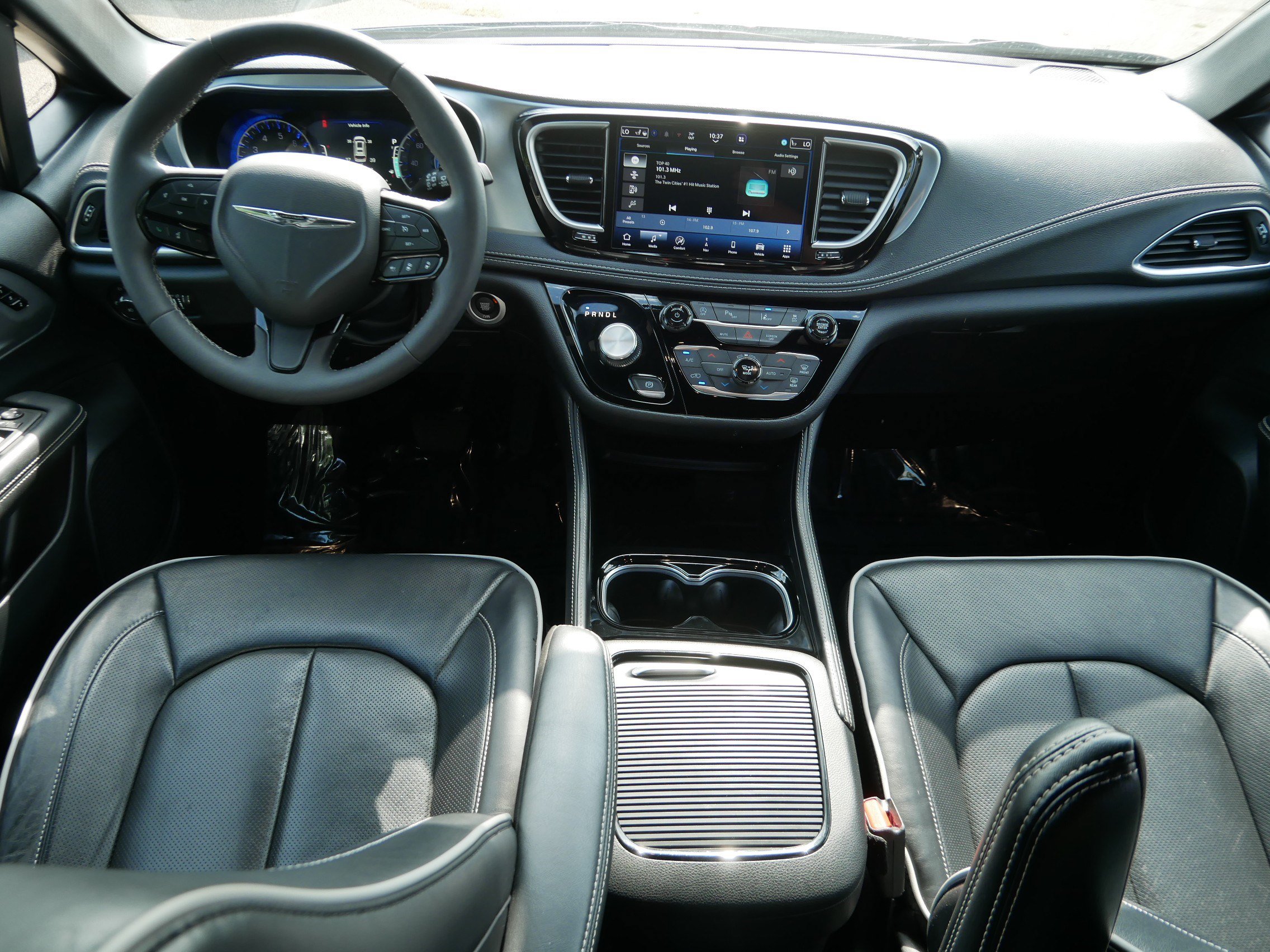 Used 2026 Chrysler Pacifica Limited w/ S Appearance Package FWD image 10