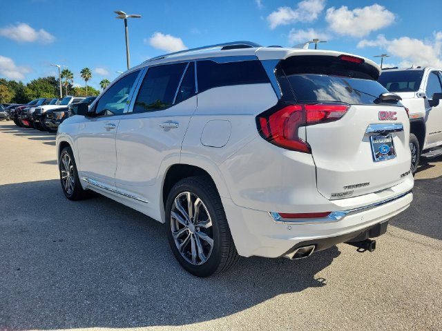 Used 2020 GMC Terrain Denali w/ Denali Premium Package FWD image 4