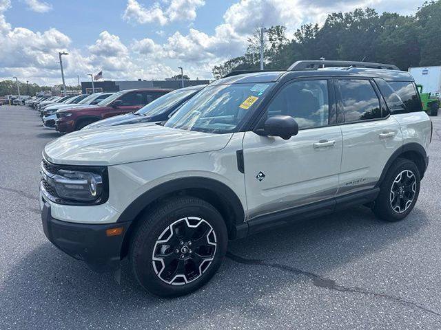 Certified 2025 Ford Bronco Sport Outer Banks w/ Outer Banks Tech Package+ AWD/4WD image 2