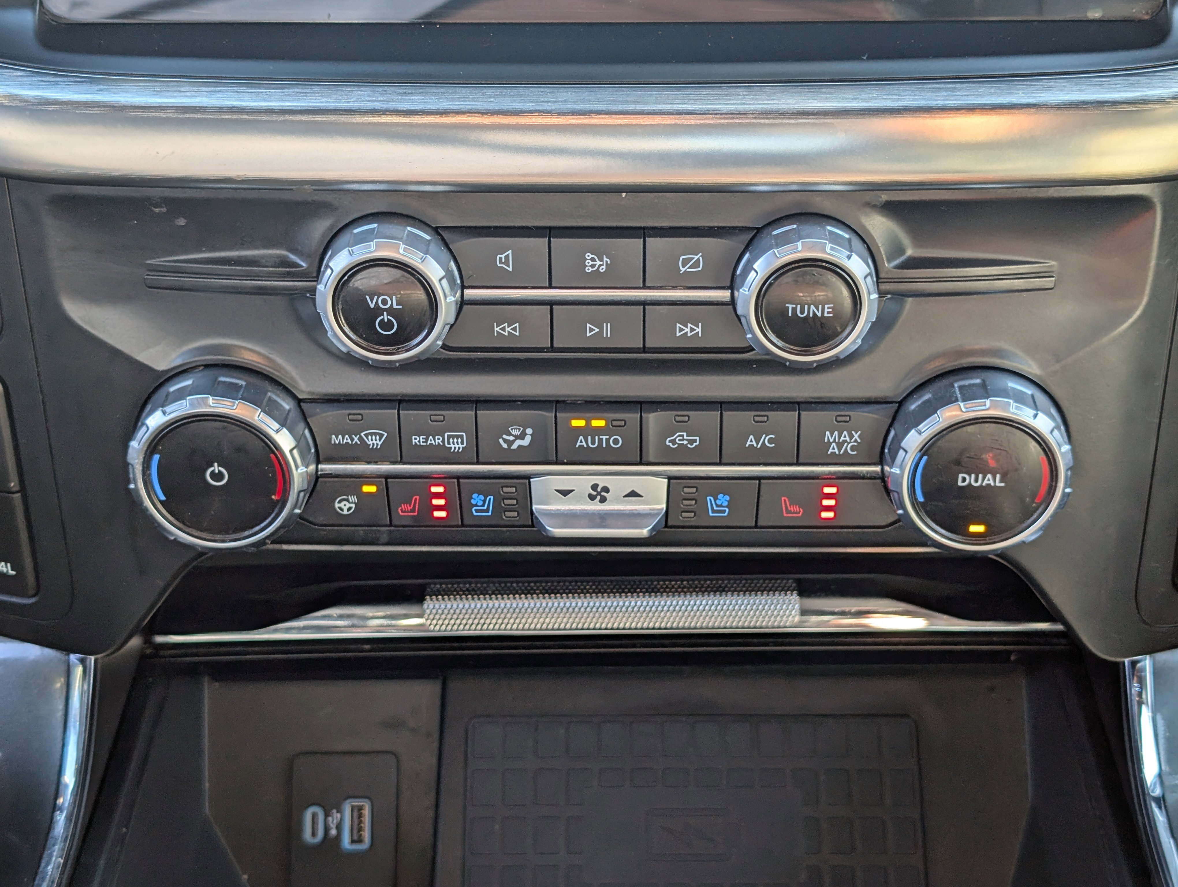 Certified 2022 Ford F150 Lariat w/ Equipment Group 502A High image 29