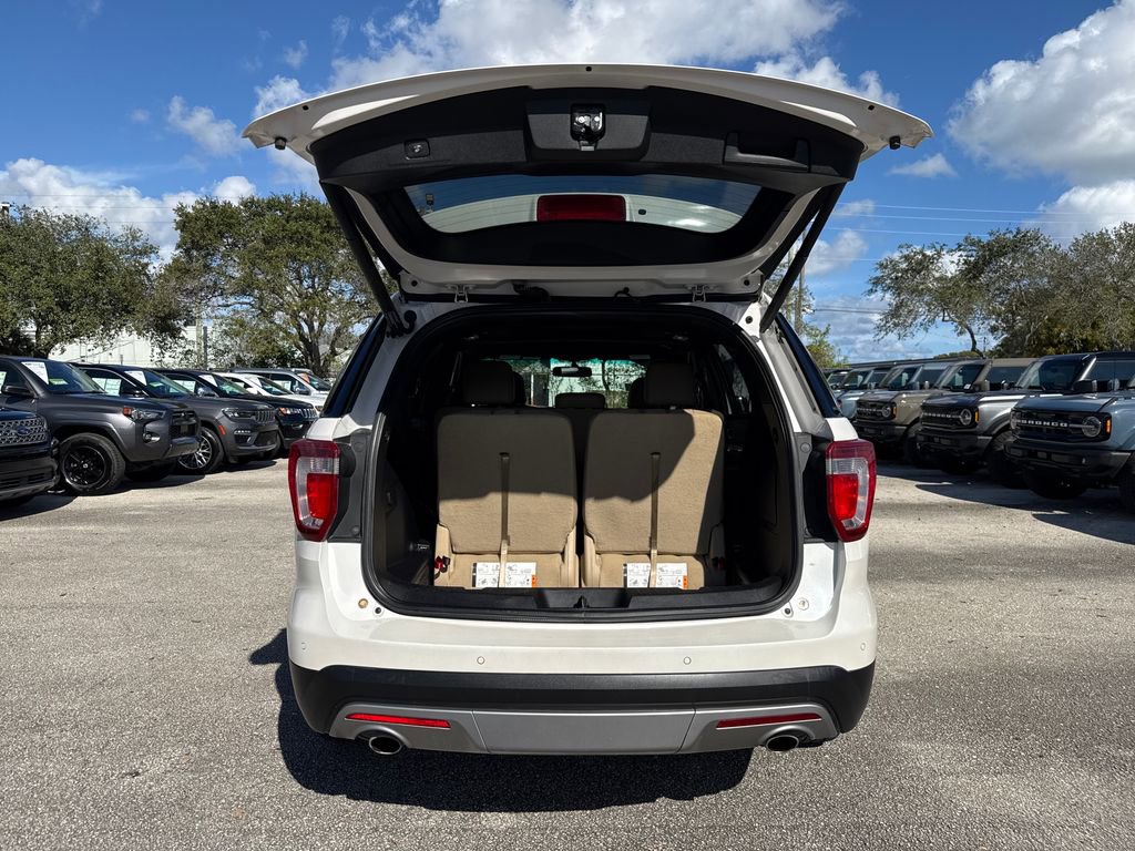 Certified 2017 Ford Explorer XLT w/ Equipment Group 202A image 29