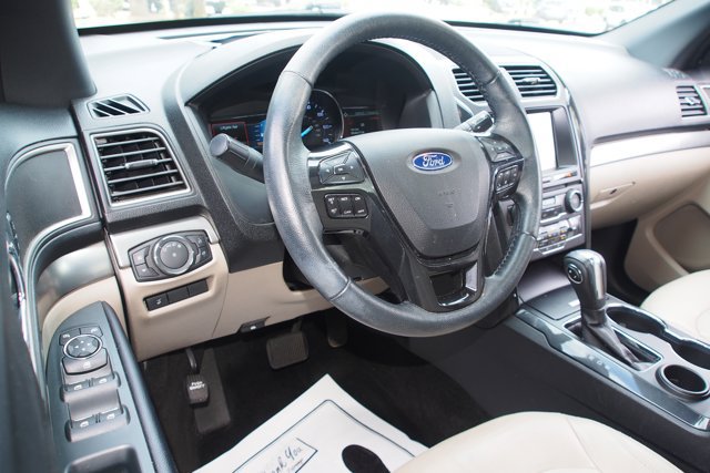 Certified 2018 Ford Explorer XLT w/ Equipment Group 202A FWD image 19