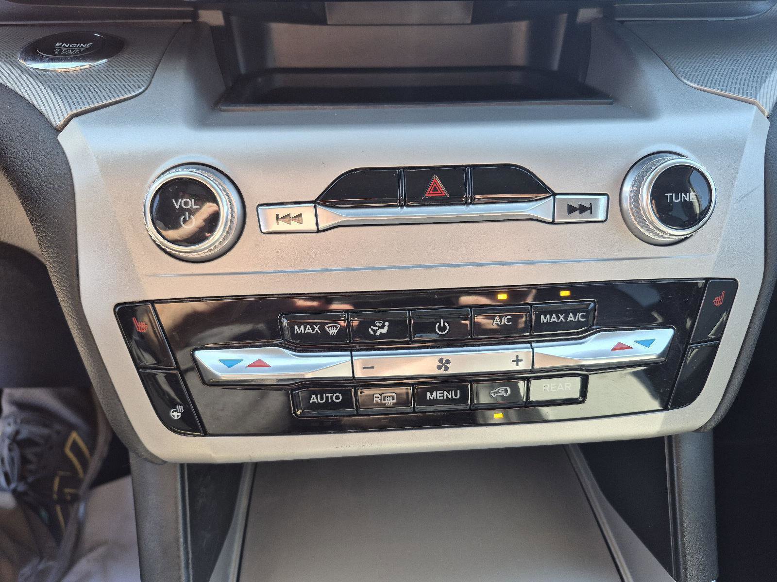 Certified 2022 Ford Explorer XLT w/ Equipment Group 202A image 21