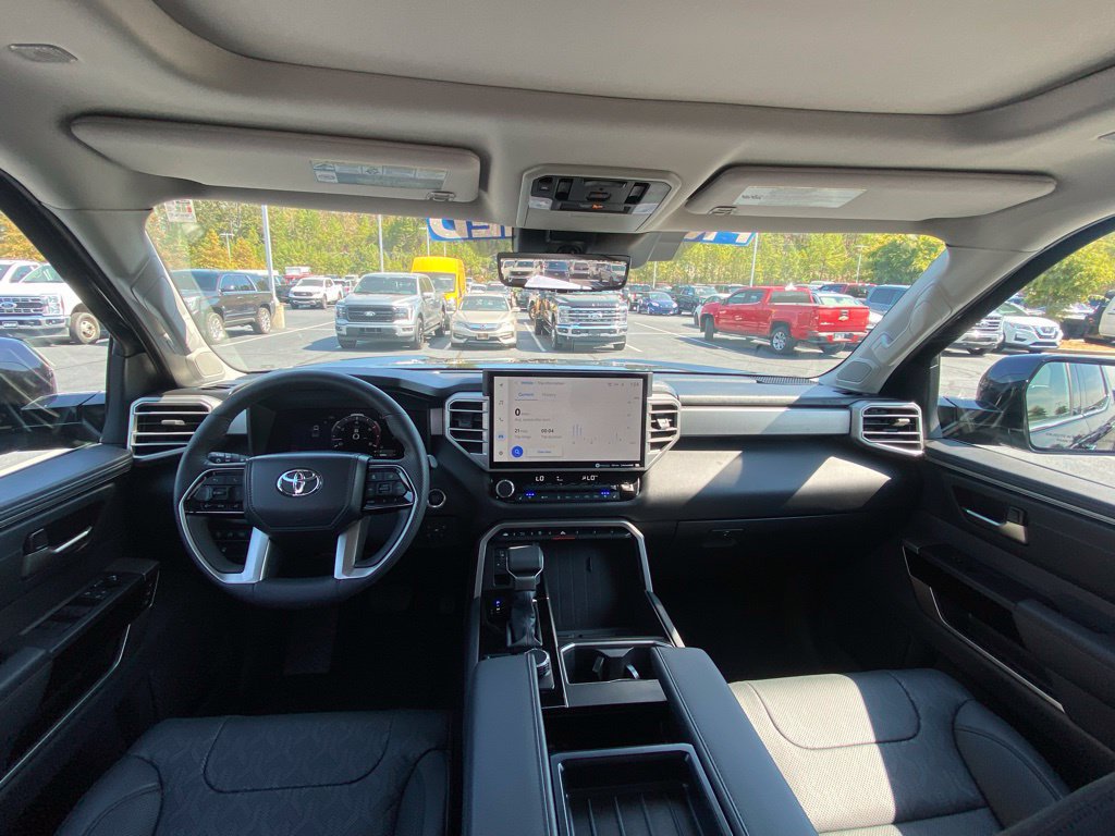 Used 2024 Toyota Tundra Limited AWD/4WD image 28