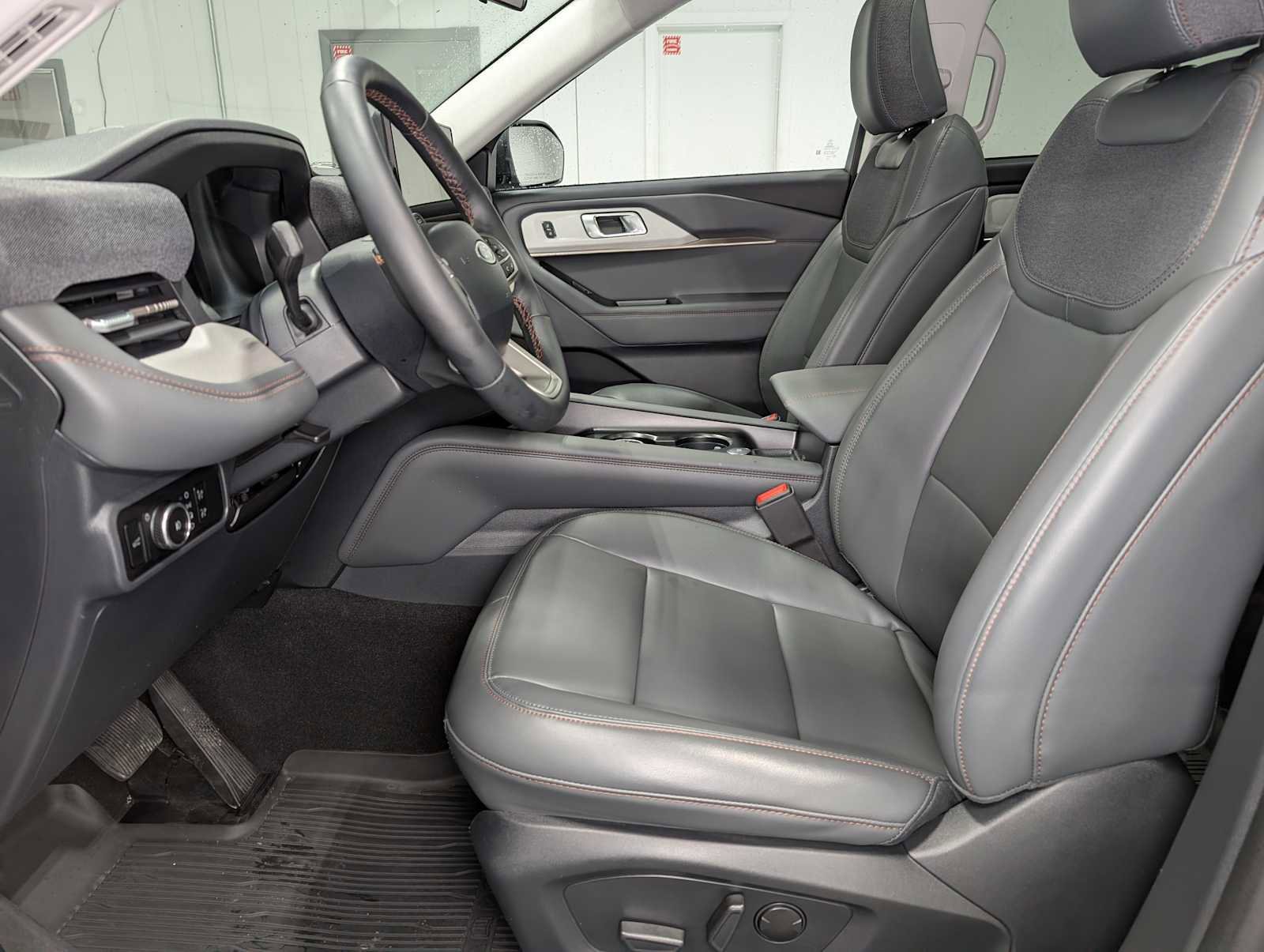 Certified 2025 Ford Explorer Active w/ Active Comfort Package image 12