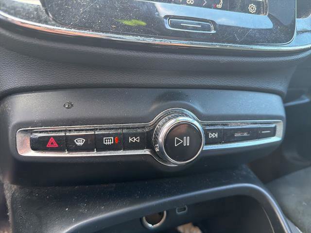 Used 2022 Volvo XC40 P8 Recharge Plus image 21