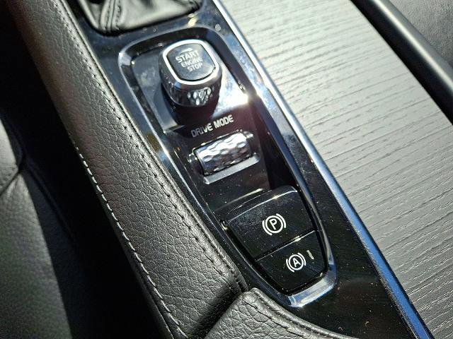 Used 2020 Volvo XC90 T6 Momentum w/ Protection Package Premier image 24