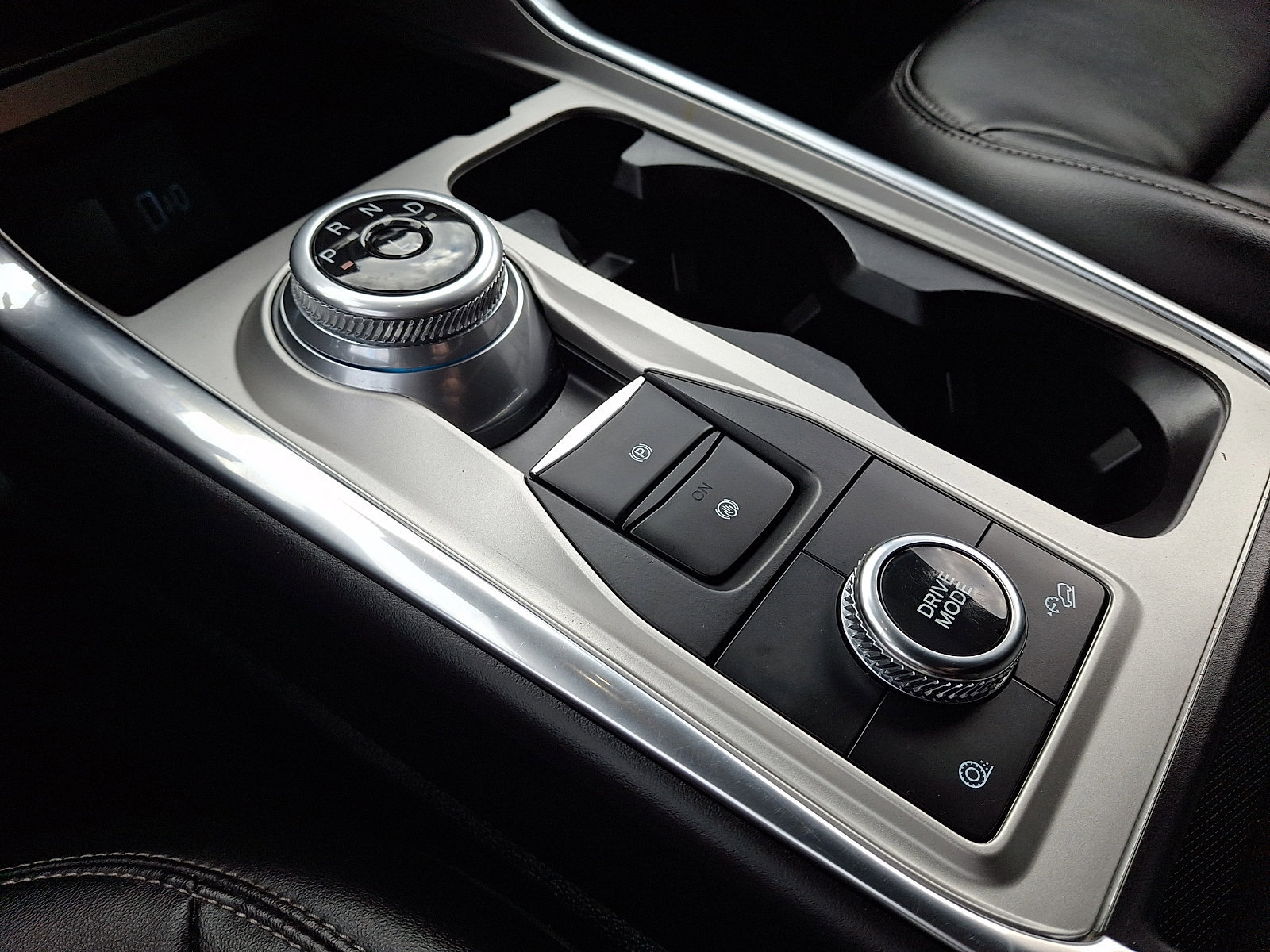 Certified 2022 Ford Explorer XLT w/ Equipment Group 202A image 22