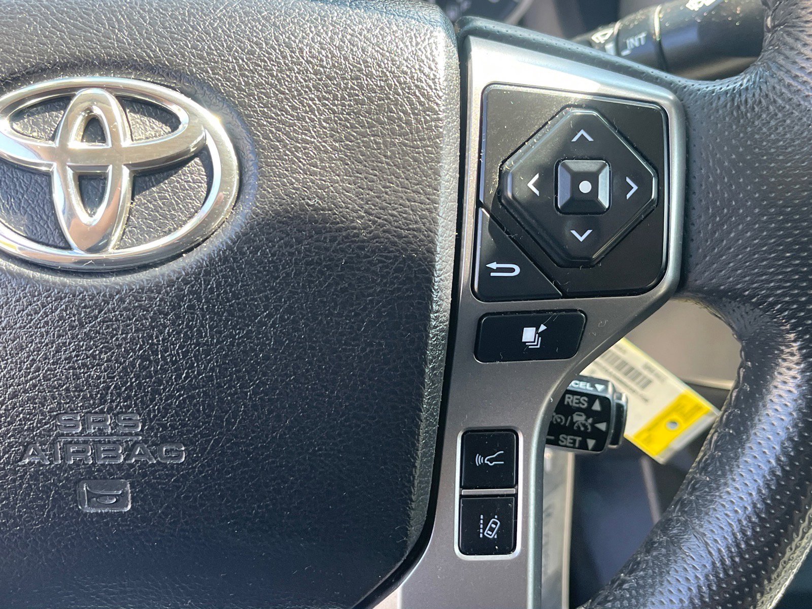 Used 2021 Toyota Tacoma SR5 AWD/4WD image 16