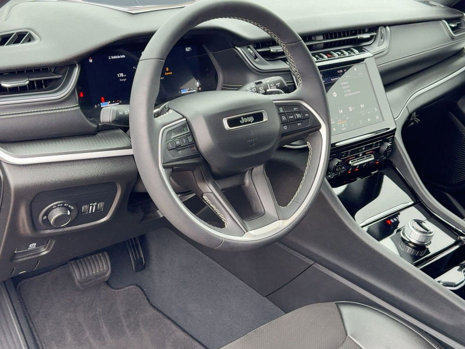 Used 2023 Jeep Grand Cherokee Altitude image 9