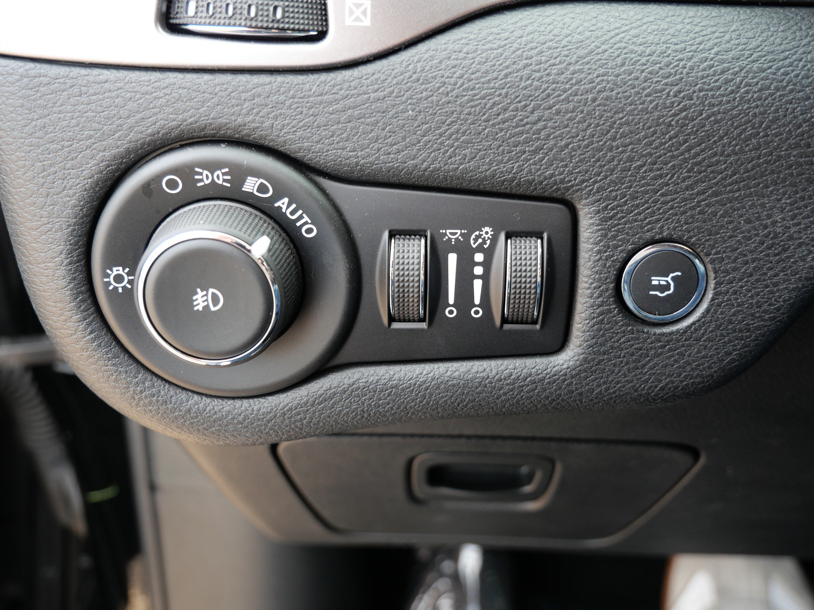 Used 2020 Jeep Cherokee Limited AWD/4WD image 26