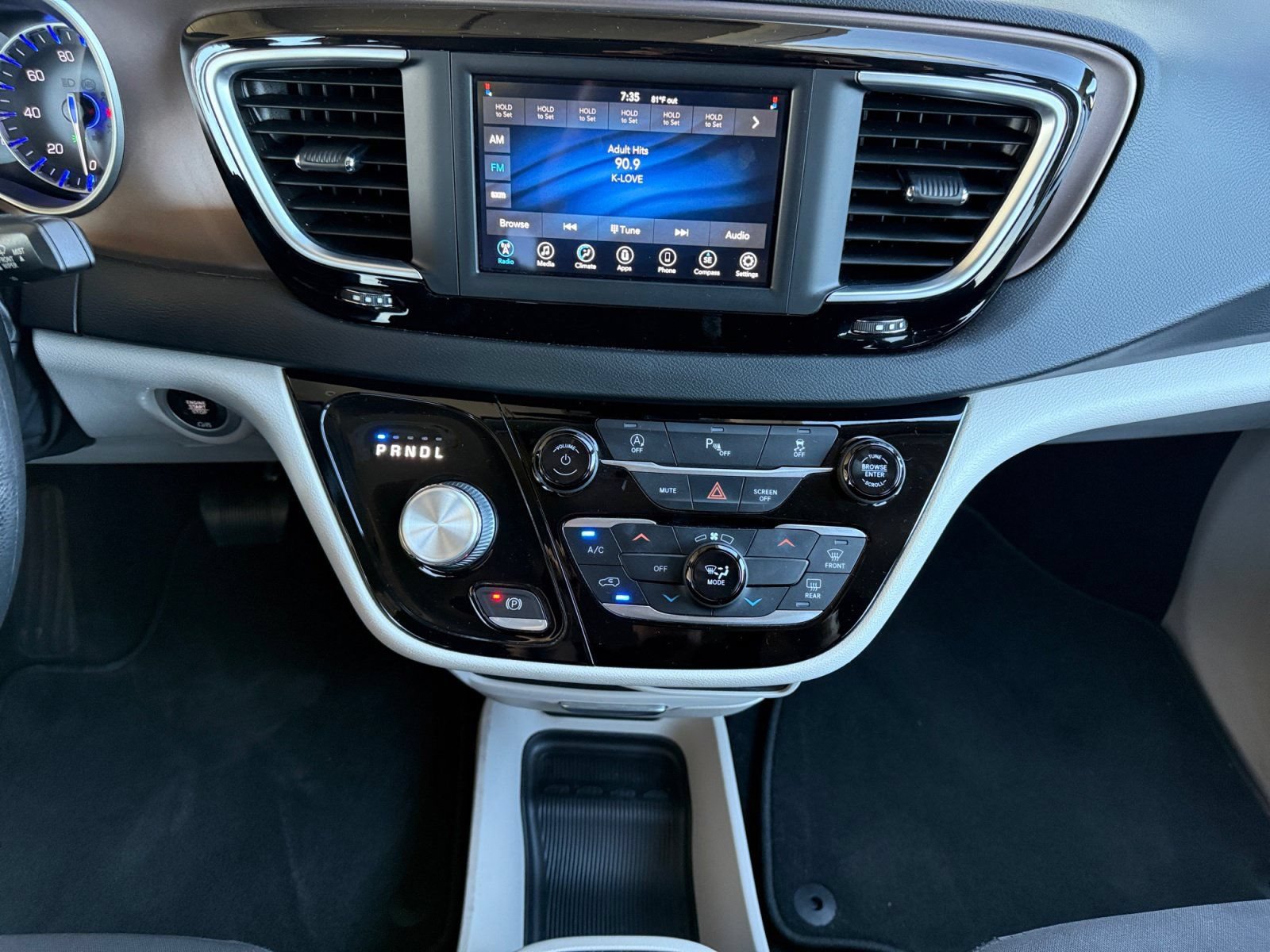 Used 2021 Chrysler Voyager LX FWD image 15