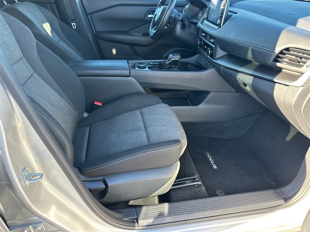 Used 2024 Nissan Rogue SV image 13