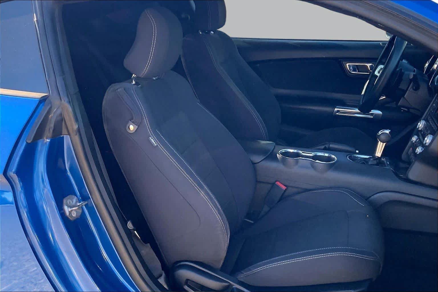 Certified 2017 Ford Mustang Coupe RWD image 9