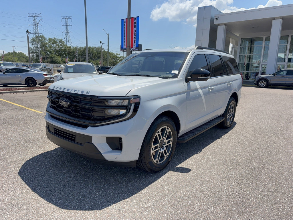Certified 2025 Ford Expedition Active image 2