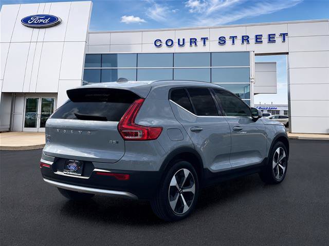 Used 2025 Volvo XC40 B5 Plus AWD/4WD image 5
