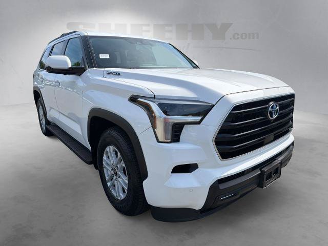 Used 2024 Toyota Sequoia SR5 w/ SR5 Premium Package AWD/4WD image 2