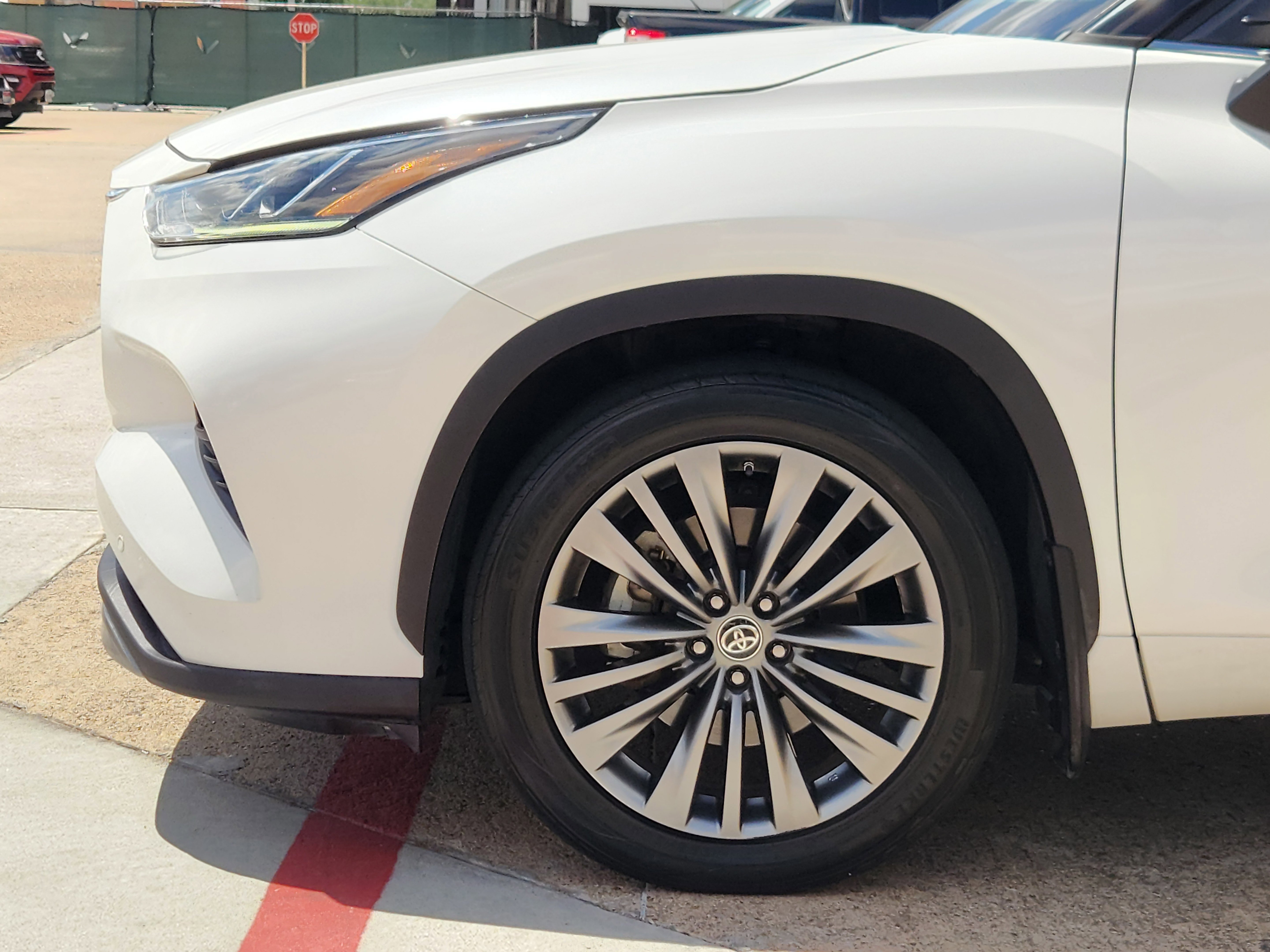 Used 2020 Toyota Highlander Platinum FWD image 5